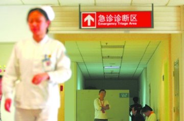心脏病发作 医院值班室成了他的考场