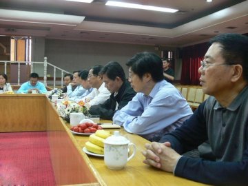 黄书记、吴校长一行考察第二附属医院工作