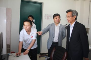 外长代表、非洲司司长林松添慰问援塞拉利昂抗击埃博拉疫情医务人员