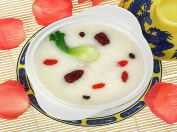 解酒食谱：食用五味子粥可养肝护胃