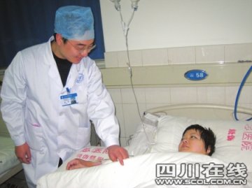 首台“6·5”公交伤员整形手术成功