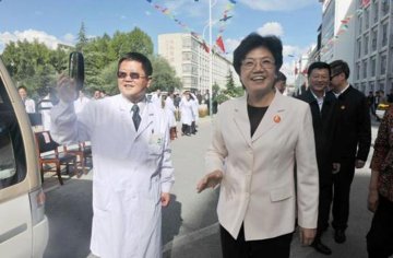 中央组织部、国家卫生计生委两部委在西藏调研“组团式”援藏工作慰问卫生计生干部和医疗人才