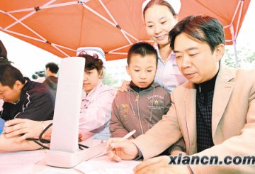 西安：百余医护人员献血