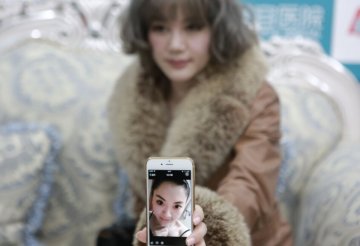 长春女孩赴韩整形丰唇失败，谁来拯救我的香肠嘴？