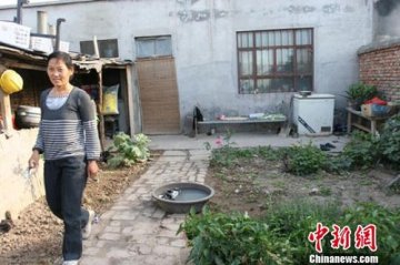 少年沉迷网络游戏精神异常 被父母用铁链锁4年