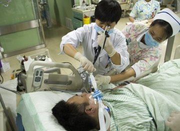 第八一医院全力救治地方烧伤群众