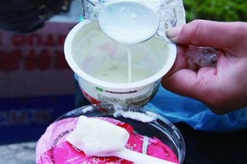 宝宝喝蒙牛酸奶上吐下泻 厂家称跟乳糖不耐受有关