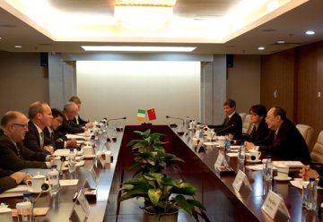 尹力会见爱尔兰农业、食品和海事部部长一行