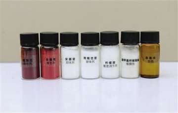 营养师现场“鲜榨”草莓汁 买食品要看配料表
