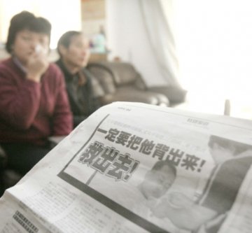 女子从海口赶到武汉劝亲戚捐骨髓救夫