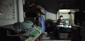 男孩献骨髓救母续：费用差20万医院破例明天手术