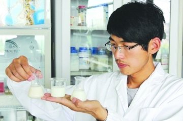 大学生自制皮革老酸奶