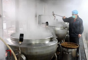 南京：中医院加班熬制冬补膏方