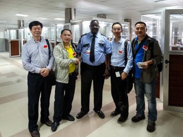 中国支援塞拉利昂临床医疗专家组抵塞