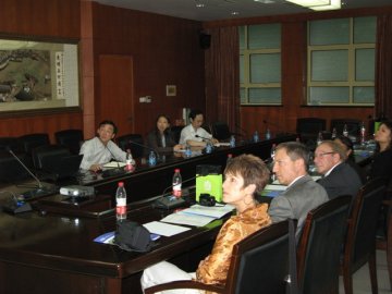 国际媒传病专家到寄生虫病所座谈交流