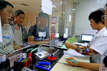 大荔县城乡医疗救助“一站式”服务上下延伸方便了困难群众就医