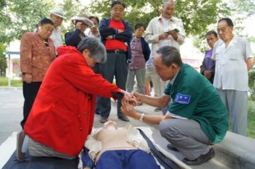 石河子市人民医院教市民急救知识
