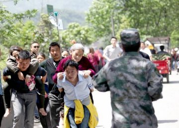 芦山地震急救48小时
