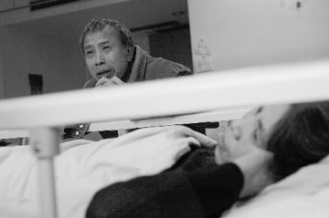 两儿子先后患尿毒症 父母各捐一肾挽救生命