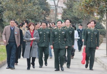 第四军医大学西京医院在西安市第二社会福利院开展“学雷锋•助孤残•送健康”义诊活动
