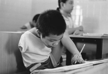 被美军橙剂毒害的儿童