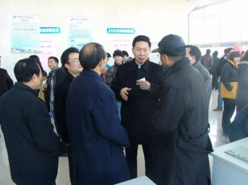 我校外贸、营销、保险、管理类专场招聘会成功举办
