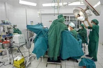 揭开变性手术神秘面纱 实拍男人变女人震撼全程