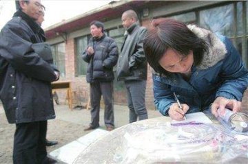 尿毒症患者组建自助透析室续：卫生局前往调查