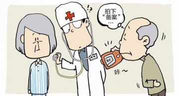 老太住院老头对医生拍照备案 称怕他对我们不好