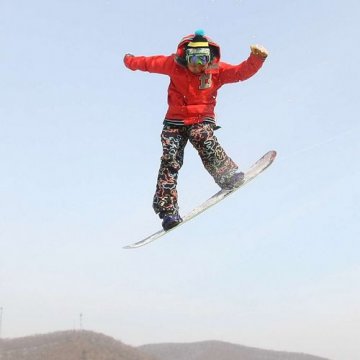 近视眼滑雪最好“镜包镜”