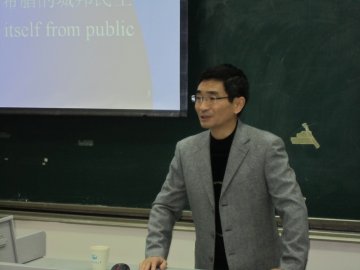 东南大学朱宏清教授“PublicSpeaking--CommunicationasItsNature”专题讲座成功举行