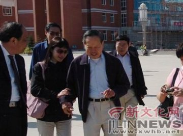 杨振宁携妻演讲 畅谈人生三大幸运
