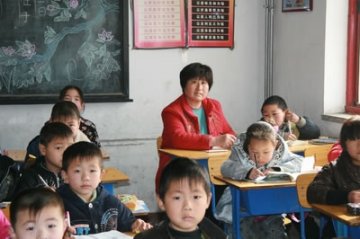 49岁不识字农妇上小学一年级