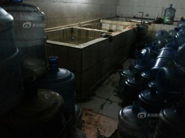 北京桶装水黑心工厂曝光