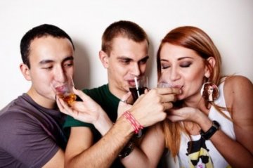 高清实拍：饮酒后人的精神和身体有啥变化