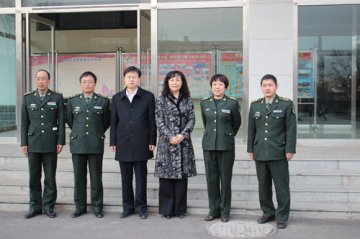 东河区人大常委会主任高春英、副区长马富一行慰问二九一医院