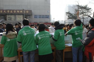 图片直击：医学部控烟知识有奖问答举行