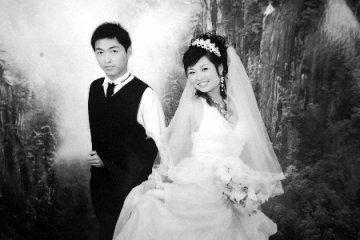 年轻教师患白血病 新婚妻子街头为其募捐
