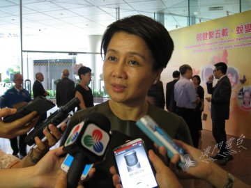 梁安琪形容中场禁烟做法“劳民伤财”