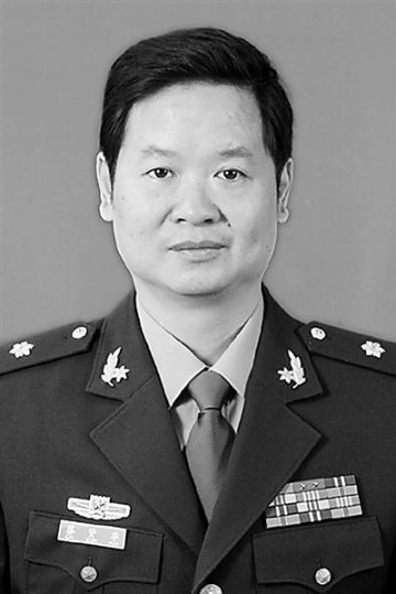 助瘫痪女孩重新站起