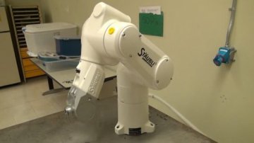 通用集团研发一款可以快速精确整理医疗器械的机器人