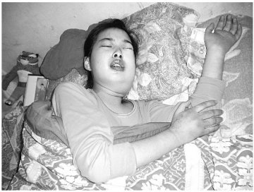 少女为父治病虚报年龄做童工 积劳成疾患绝症