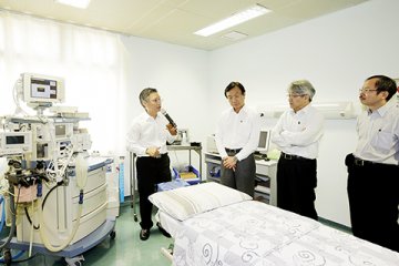 谭俊荣视察山顶医院精神科大楼 了解服务规划及病人住院环境