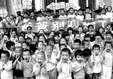 “爸爸别吸烟了”