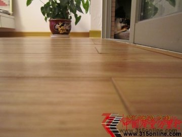消费者投诉肯帝亚地板质量问题后遭威胁