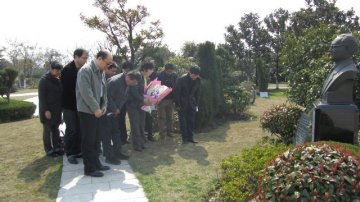 寄生虫病所党委开展毛守白教授诞辰100周年纪念活动