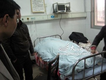 老人身患癌症支开儿子后跳楼自尽