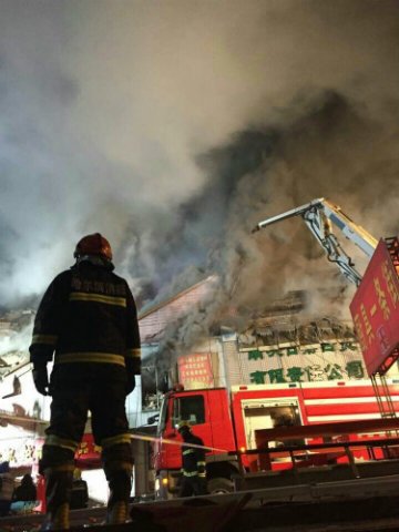 哈尔滨仓库火灾 5名消防员殉职14人受伤