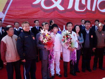 二院喜为杨玉民过“15岁”生日