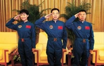神舟九号航天员讲述幕后故事
